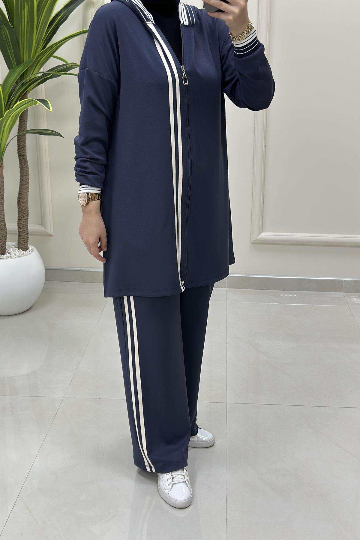 Tesettür Pantolonlu TakımÖnü Fermuarlı Kapüşonlu Şerit Garnili Giyçık ve Pantolon Kadın İkili Takım Antrasit KADO 257402