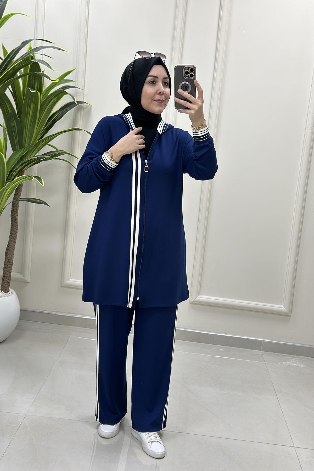 Tesettür Pantolonlu TakımÖnü Fermuarlı Kapüşonlu Şerit Garnili Giyçık ve Pantolon Kadın İkili Takım Koyu İndigo KADO 257402