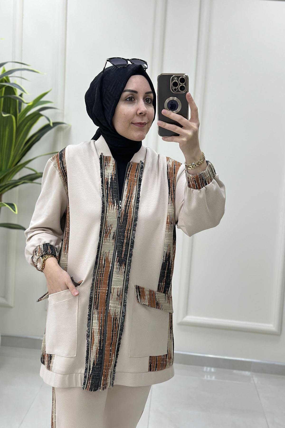 Tesettür Pantolonlu TakımÖnü Fermuarlı Örme Garnili Giyçık ve Pantolon Kadın İkili Takım Bej ELR 102