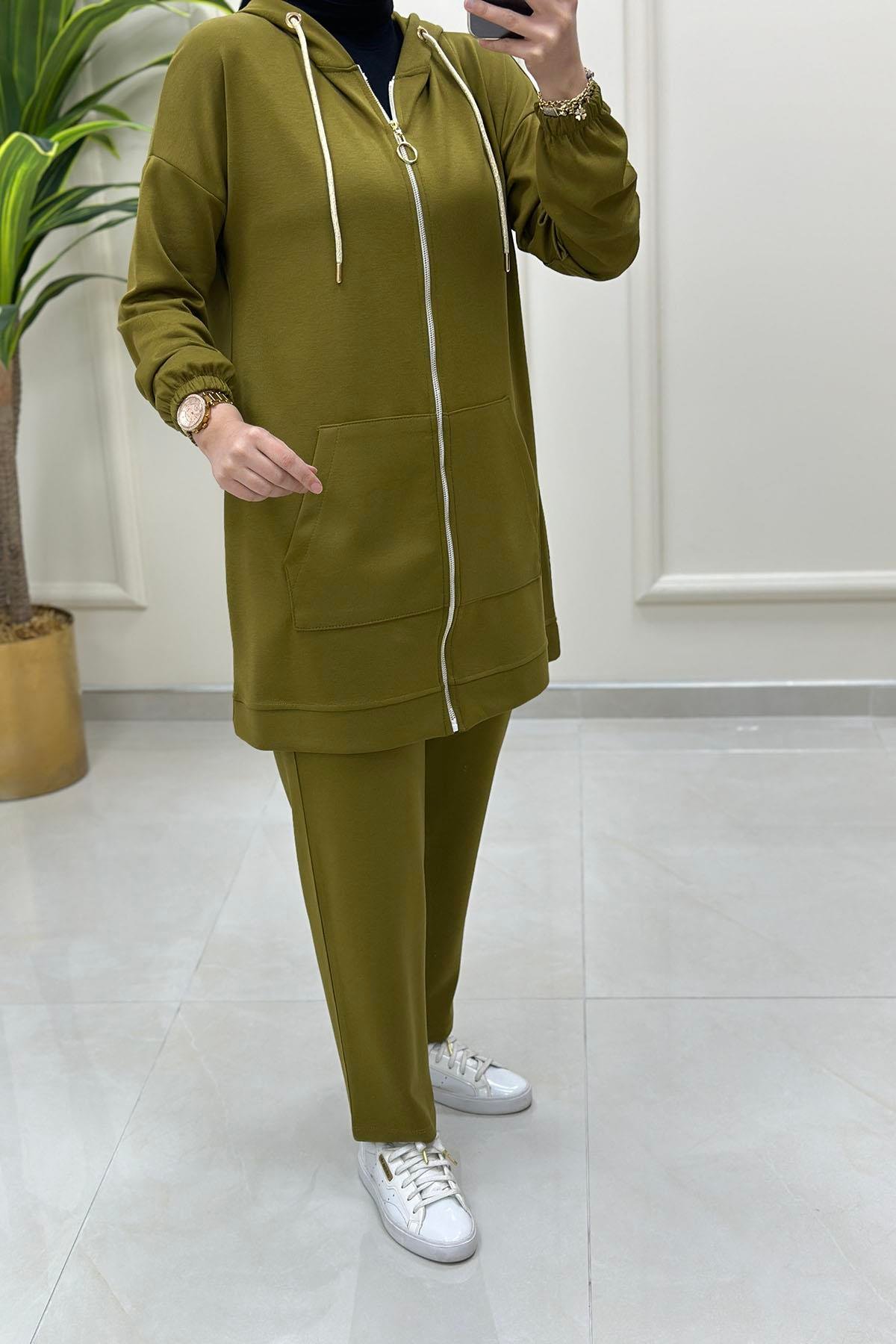Tesettür Pantolonlu TakımÖnü Fermuarlı Düşük Omuz Giyçık ve Pantolon Kadın İkili Takım Yağ Yeşili KADO 251322