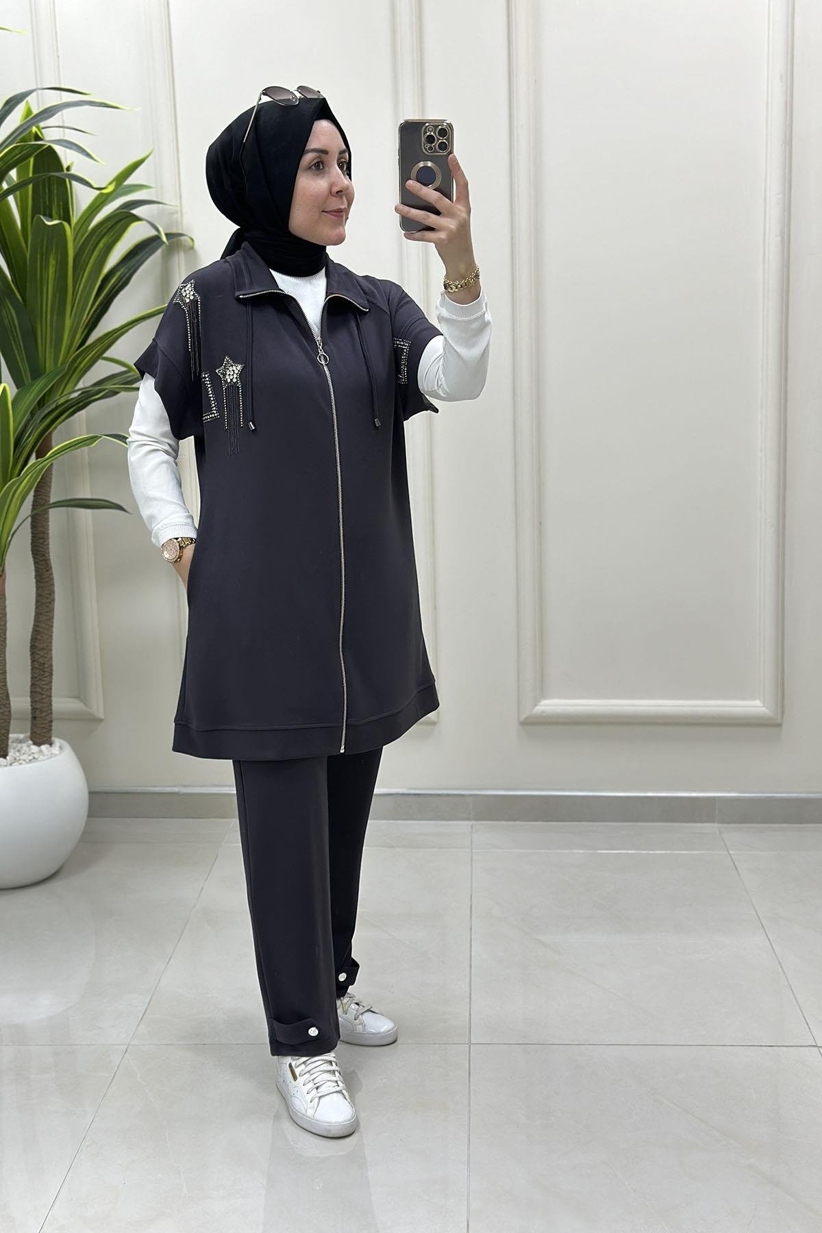 Tesettür Pantolonlu TakımÖnü Fermuarlı Yıldız Taş Detaylı Yelek ve Pantolon Kadın İkili Takım Antrasit MP 203