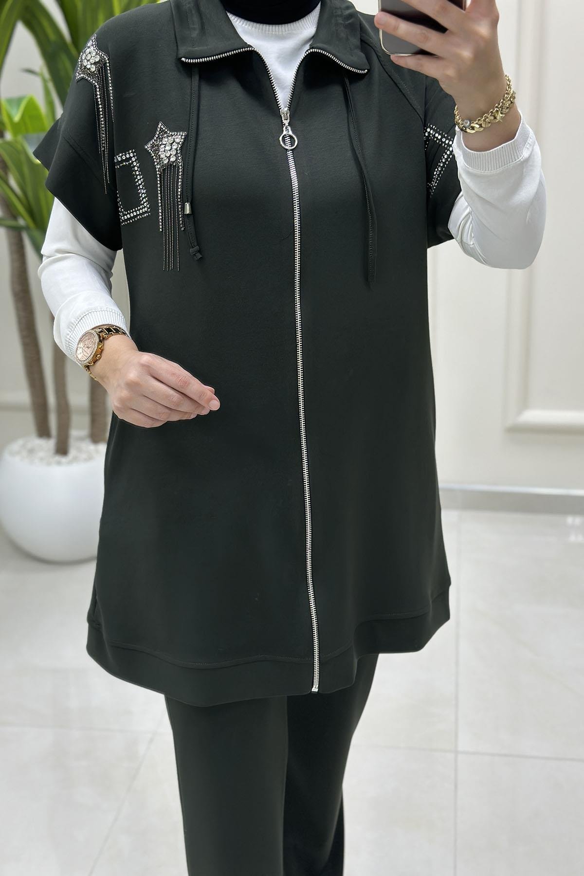 Tesettür Pantolonlu TakımÖnü Fermuarlı Yıldız Taş Detaylı Yelek ve Pantolon Kadın İkili Takım Haki MP 203