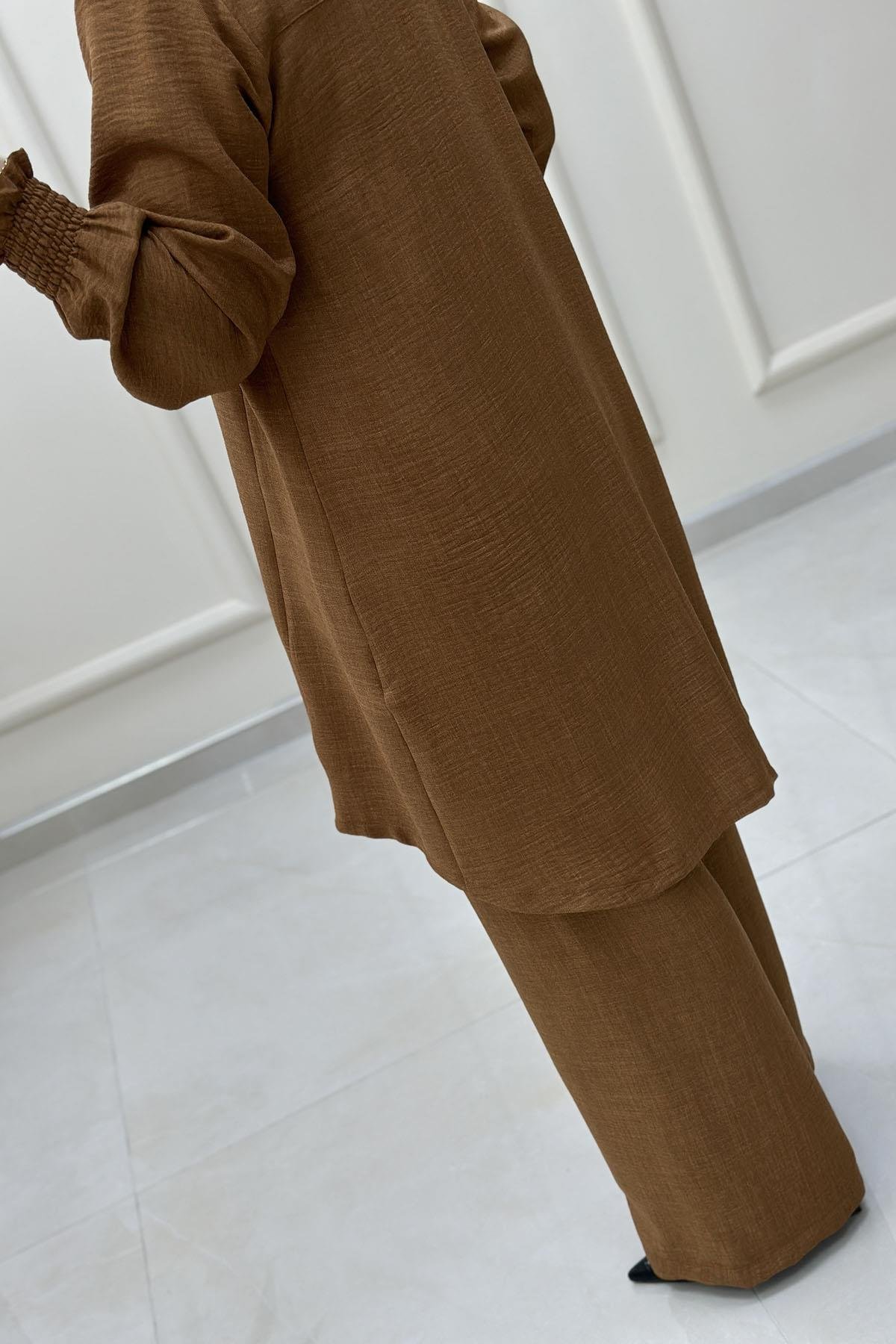 Tesettür Pantolonlu TakımÖnü Fermuarlı Kolu Büzgülü Giyçık ve Pantolon Kadın İkili Takım Taba ESS 2140