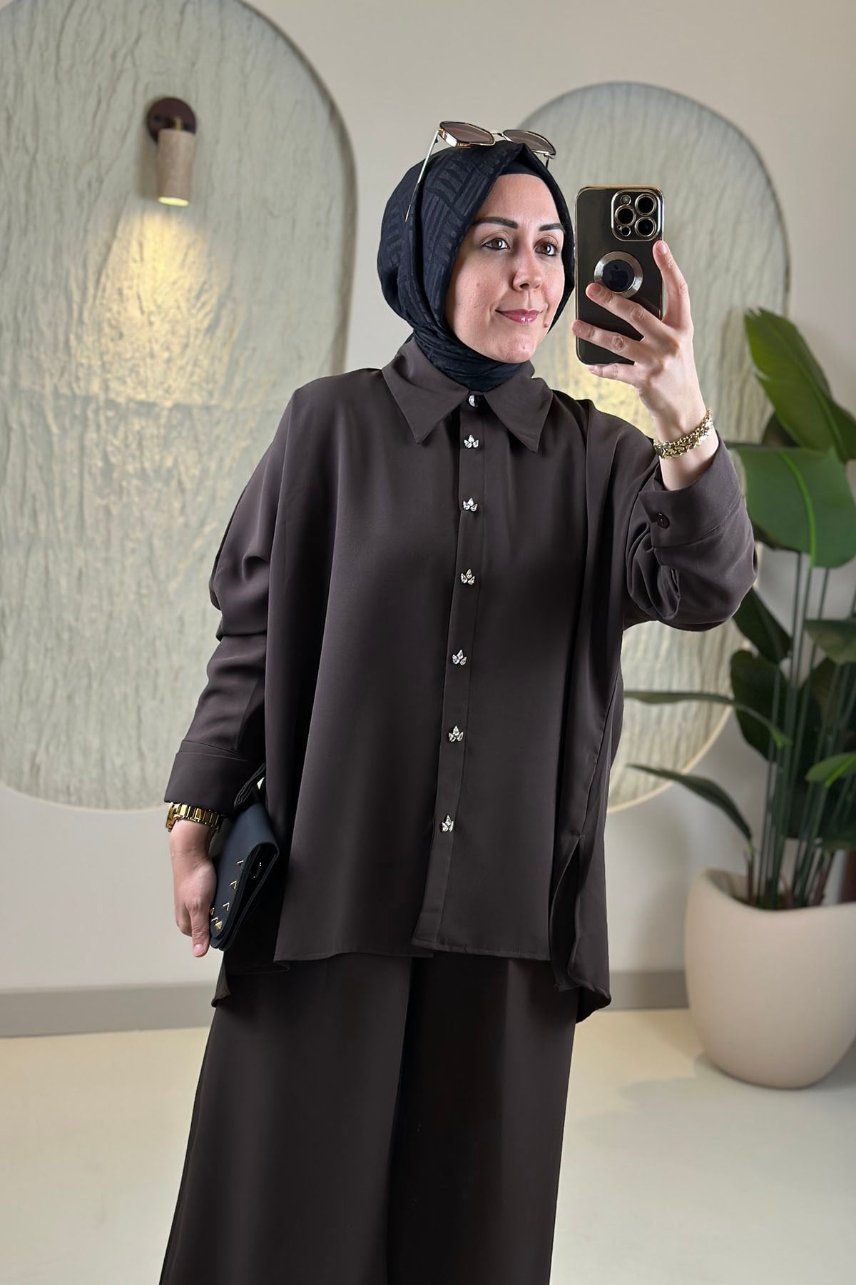 Tesettür Pantolonlu TakımÖnü Gizli Düğmeli Taş Detaylı Tunik ve Pantolon Kadın İkili Takım Acı Kahve KEİ 2166