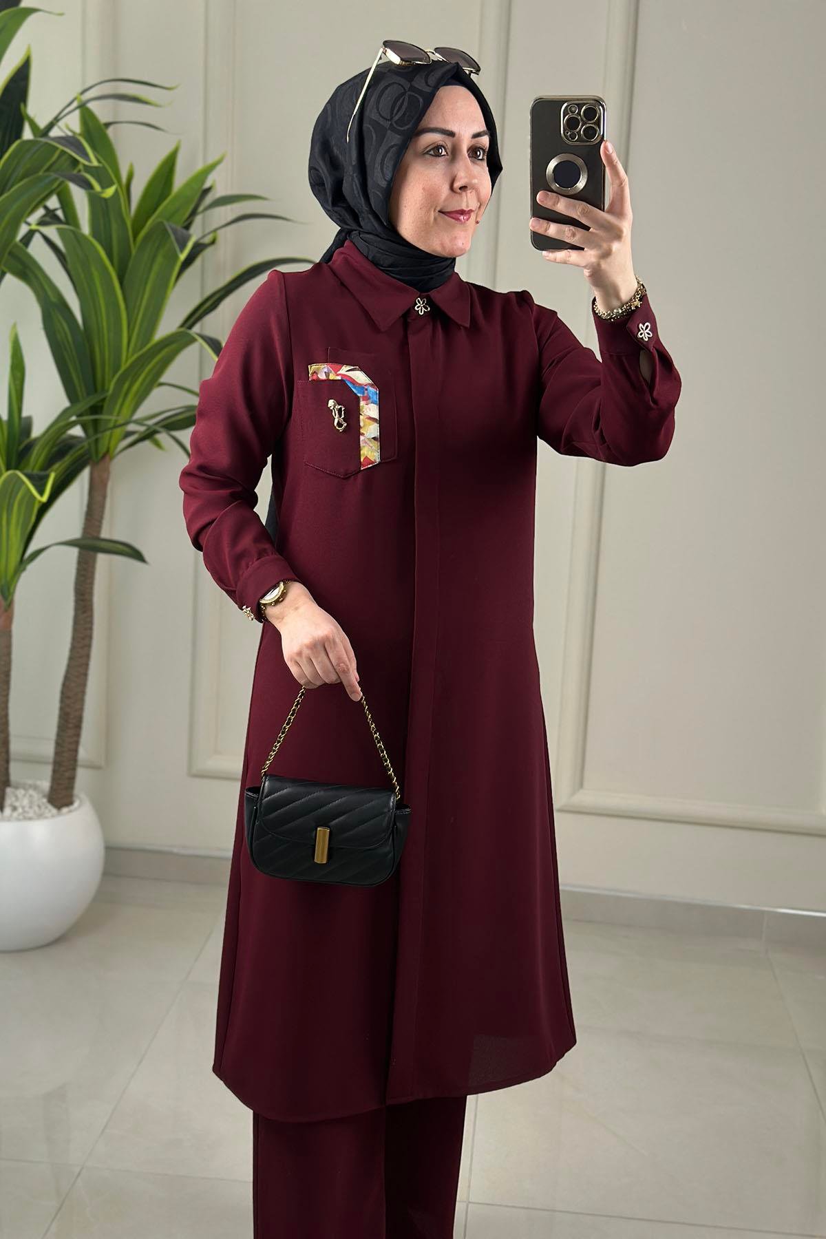 Tesettür Pantolonlu TakımÖnü Gizli Düğmeli Broş Detaylı Garnili Tunik ve Pantolon Kadın İkili Takım Bordo MLH 2619