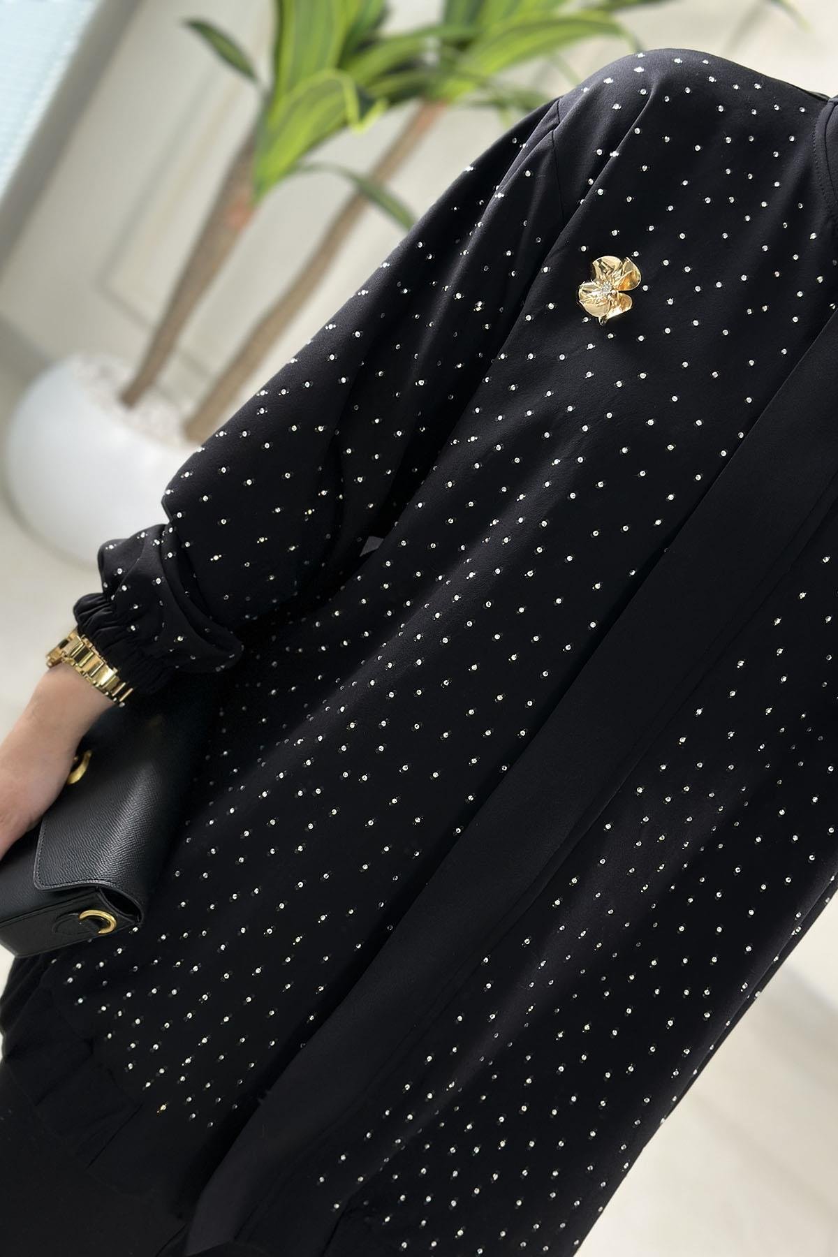 Tesettür Pantolonlu TakımÖnü Serpme Taş Detaylı Broşlu Ceket ve Pantolon Kadın İkili Takım Siyah MSE 8183