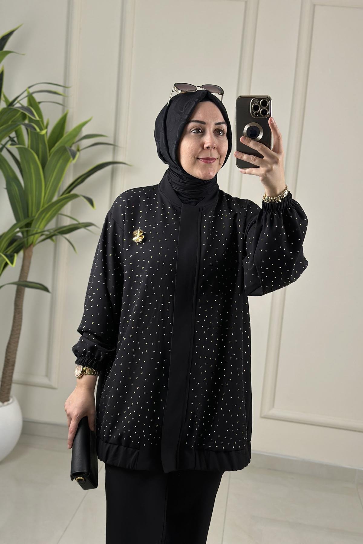 Tesettür Pantolonlu TakımÖnü Serpme Taş Detaylı Broşlu Ceket ve Pantolon Kadın İkili Takım Siyah MSE 8183