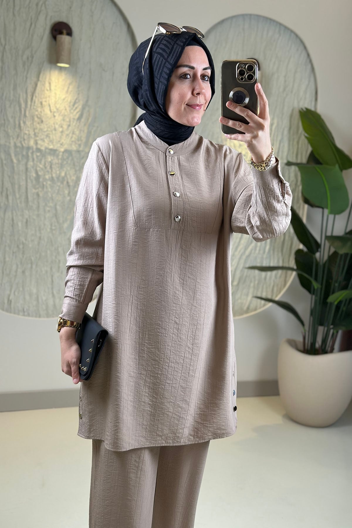 Tesettür Pantolonlu TakımÖnü Yarım Düğmeli Tunik ve Pantolon Kadın İkili Takım Vizon KADO 262358 