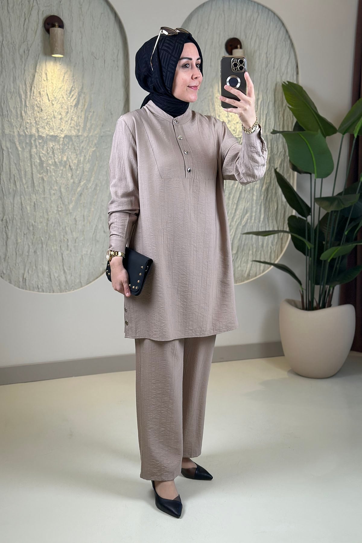 Tesettür Pantolonlu TakımÖnü Yarım Düğmeli Tunik ve Pantolon Kadın İkili Takım Vizon KADO 262358 