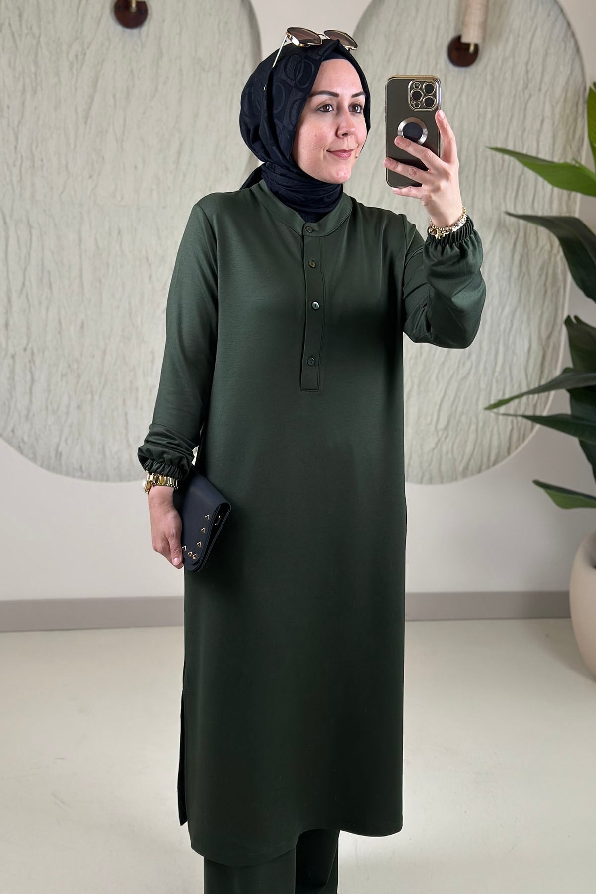 Tesettür Pantolonlu TakımÖnü Yarım Düğmeli Kol Ribanalı Uzun Tunik ve Pantolon Kadın İkili Takım Haki KADO 268186