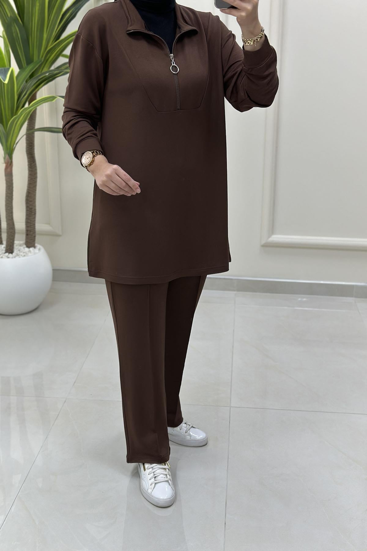 Tesettür Pantolonlu TakımÖnü Yarım Fermuarlı Tunik ve Pantolon Kadın İkili Takım Kahverengi KADO 257276