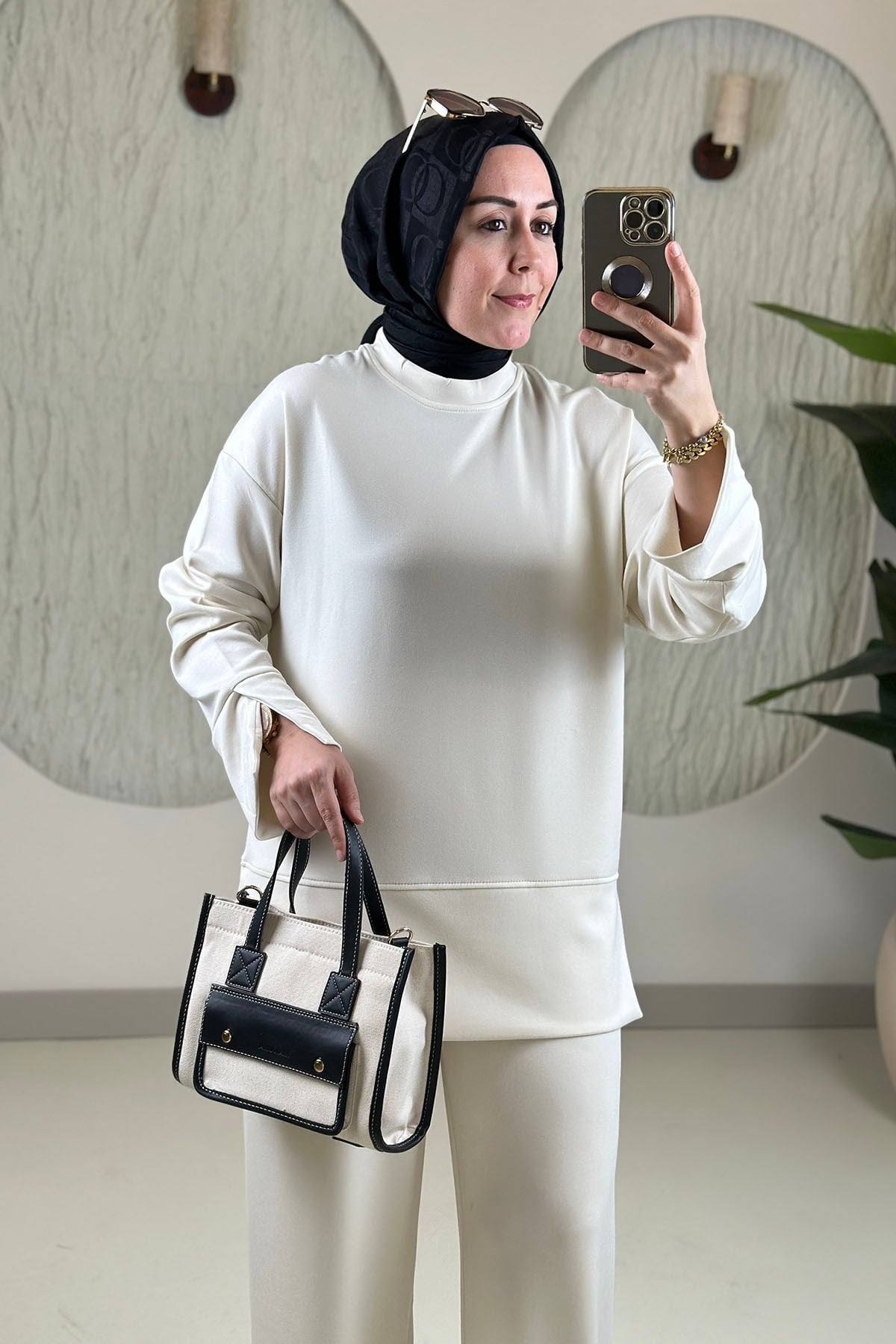 Tesettür Pantolonlu TakımOysho Düşük Omuz Tunik ve Pantolon Kadın İkili Takım Bej HTN 9122