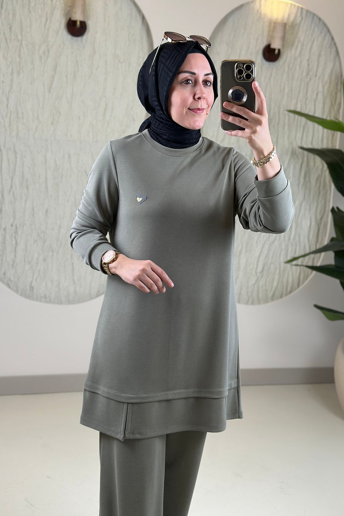Tesettür Pantolonlu TakımPike Kumaş Kalp Armalı Tunik ve Pantolon Kadın İkili Takım Yeşil KADO 268224
