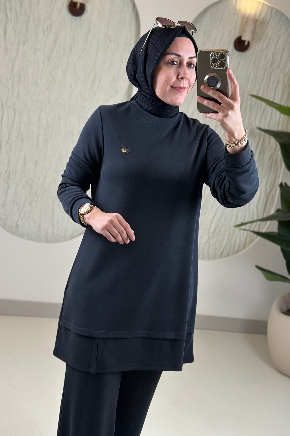 Tesettür Pantolonlu TakımPike Kumaş Kalp Armalı Tunik ve Pantolon Kadın İkili Takım Siyah KADO 268224