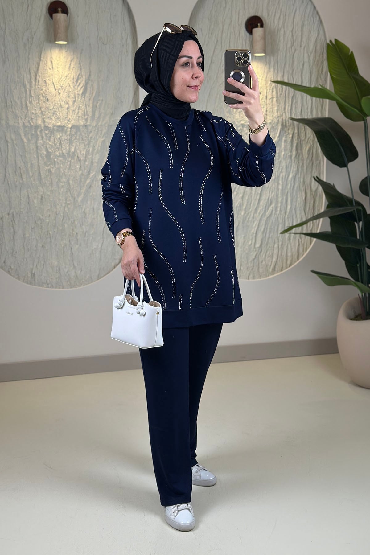 Tesettür Pantolonlu TakımReglan Kol Önü Taş Detaylı Tunik ve Pantolon Kadın İkili Takım Lacivert GNR 263 