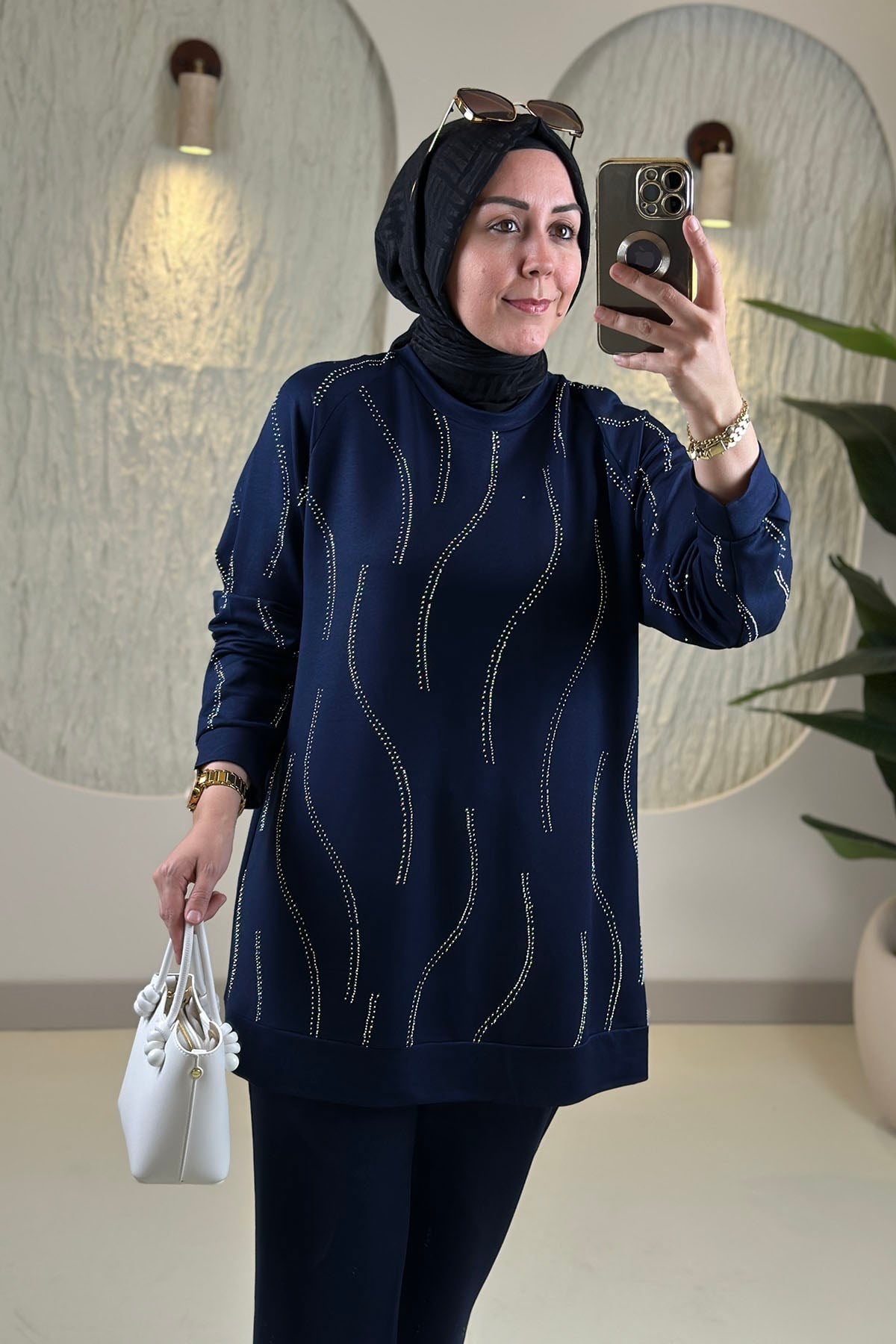 Tesettür Pantolonlu TakımReglan Kol Önü Taş Detaylı Tunik ve Pantolon Kadın İkili Takım Lacivert GNR 263 