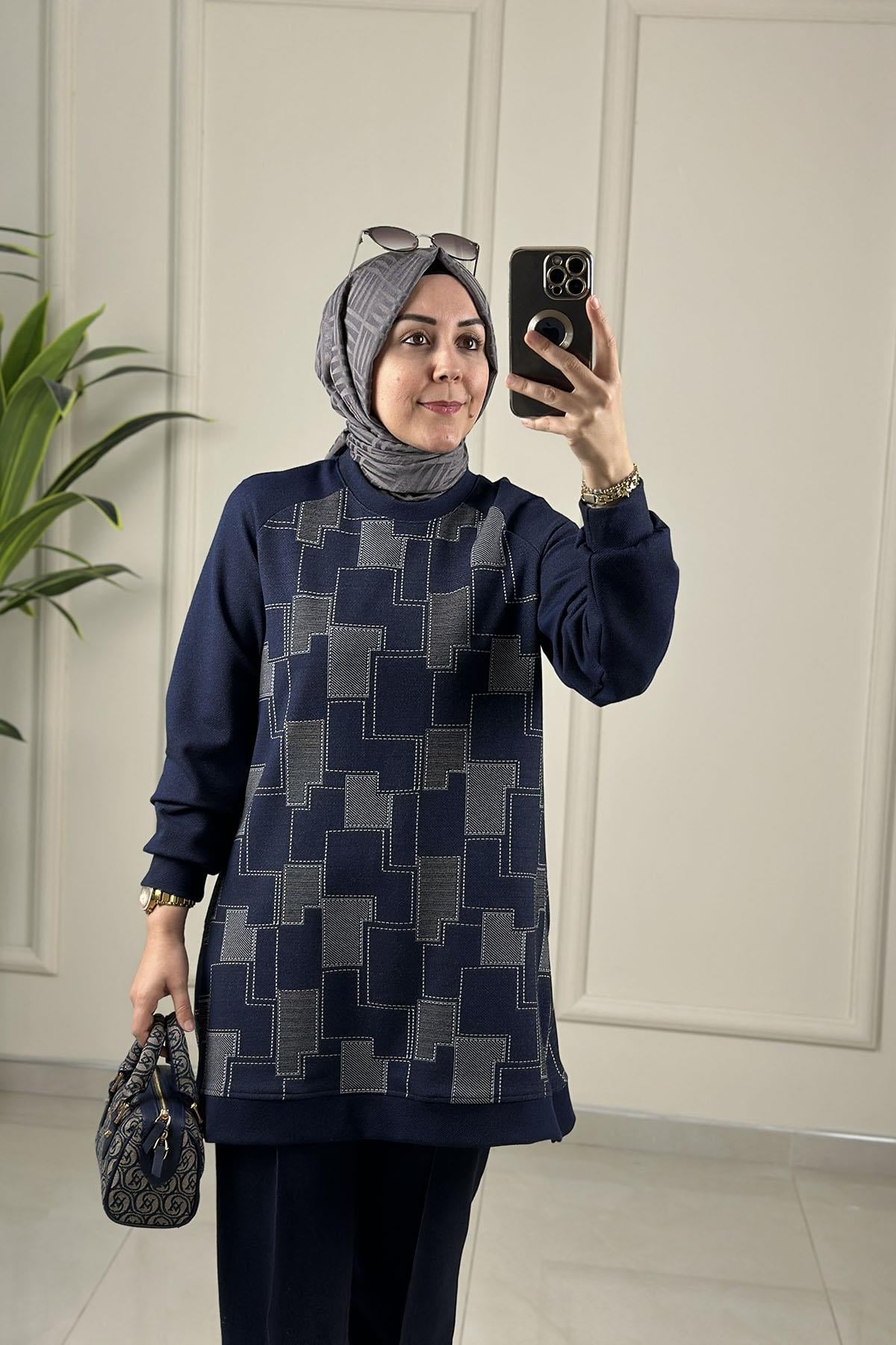 Tesettür Pantolonlu TakımReglan Kol Önü ve Arkası Desenli Tunik ve Pantolon Kadın İkili Takım Lacivert MP 2662