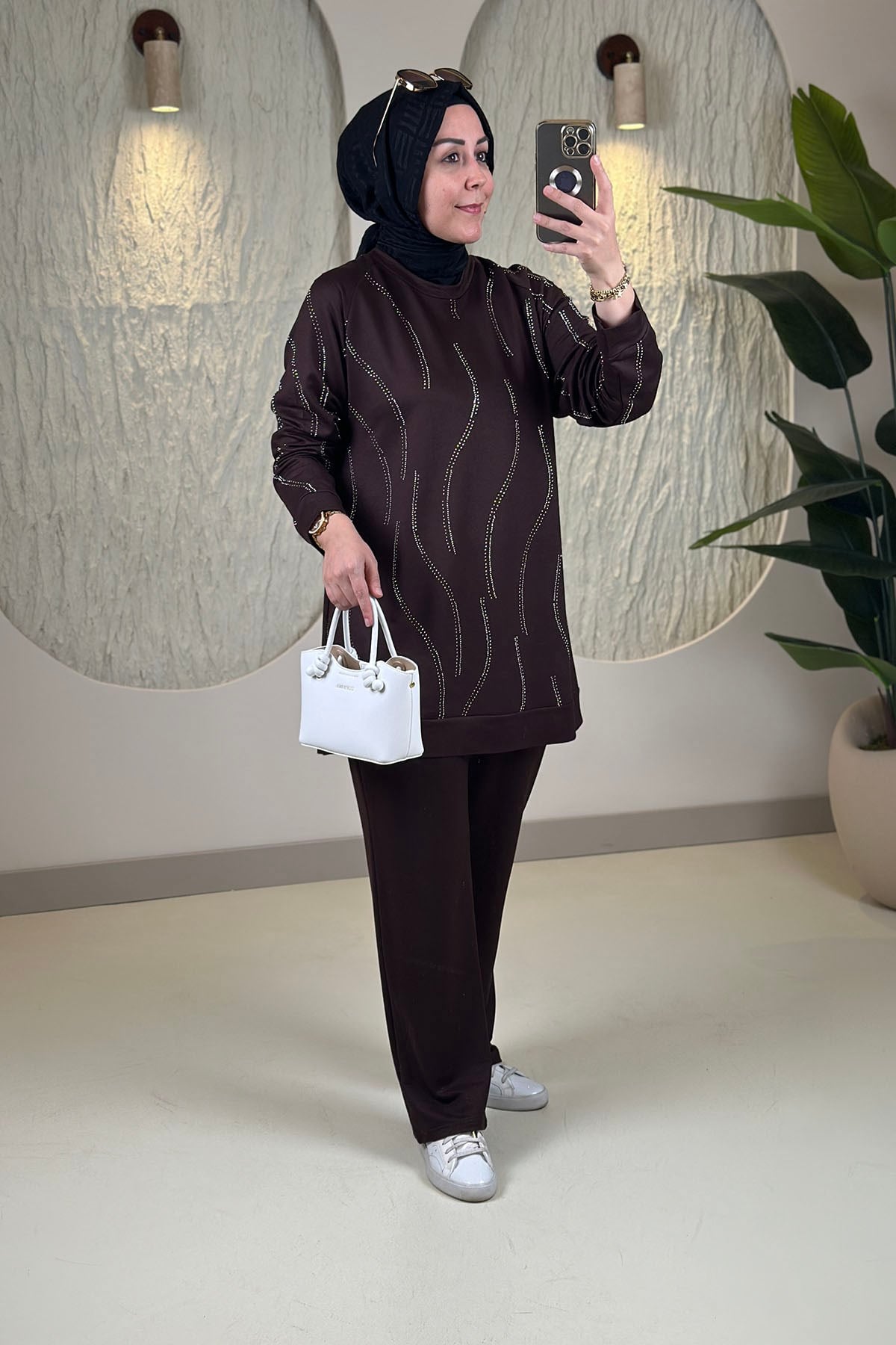 Tesettür Pantolonlu TakımReglan Kol Önü Taş Detaylı Tunik ve Pantolon Kadın İkili Takım Kahverengi GNR 263 