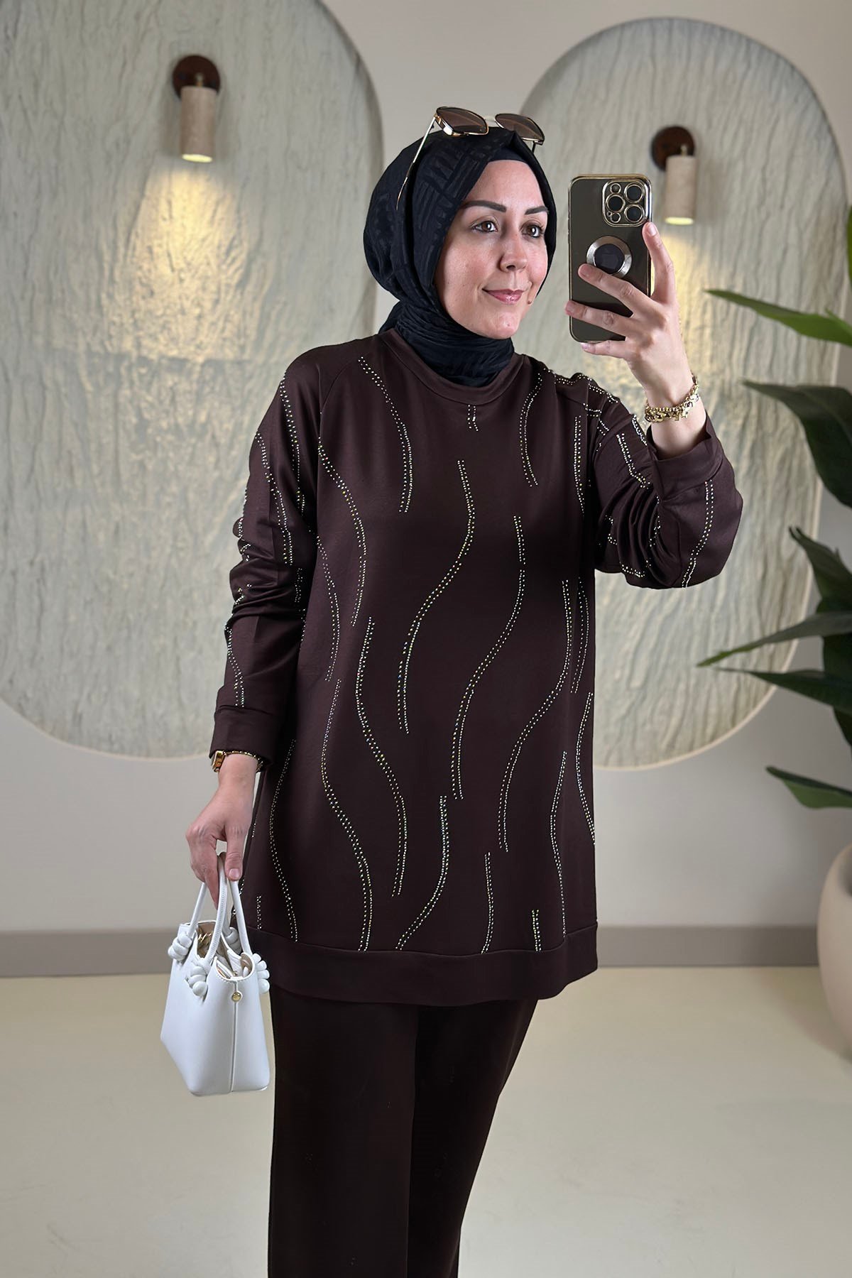 Tesettür Pantolonlu TakımReglan Kol Önü Taş Detaylı Tunik ve Pantolon Kadın İkili Takım Kahverengi GNR 263 