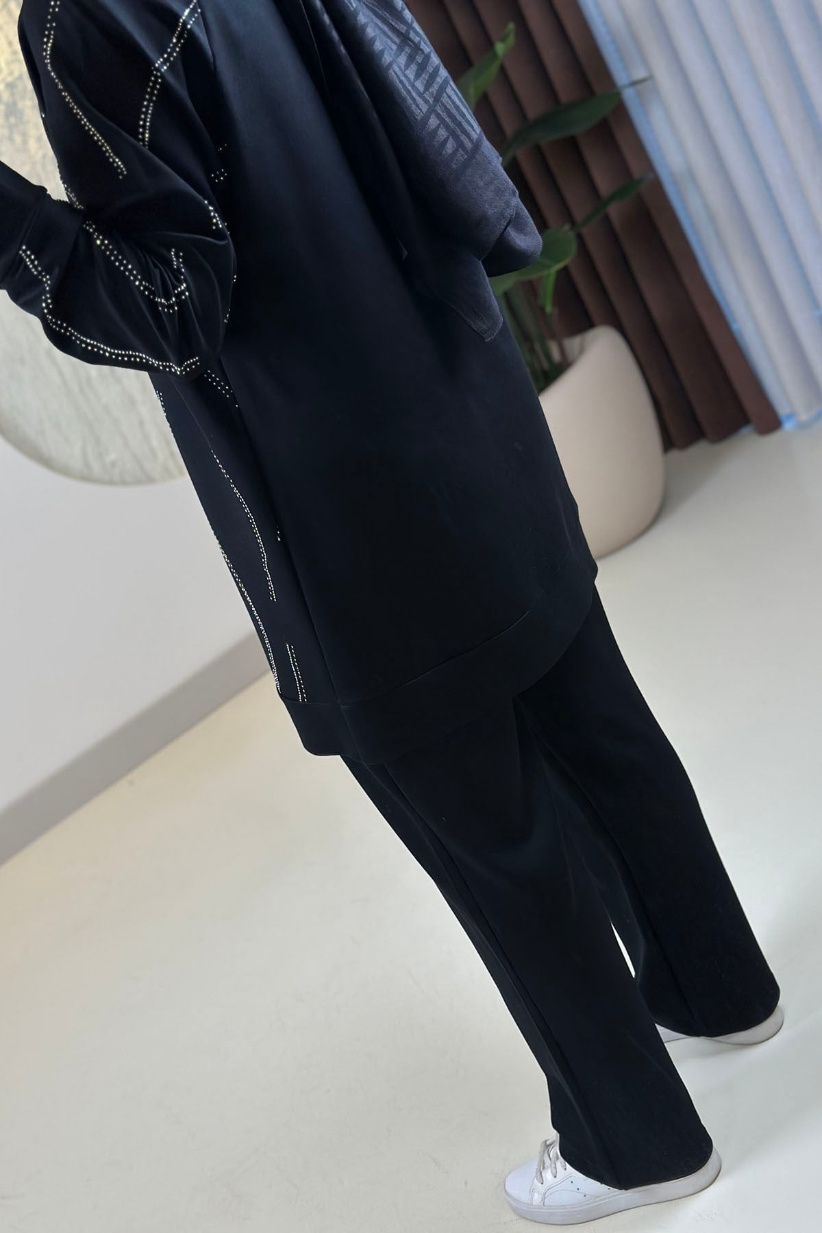 Tesettür Pantolonlu TakımReglan Kol Önü Taş Detaylı Tunik ve Pantolon Kadın İkili Takım Siyah GNR 263 
