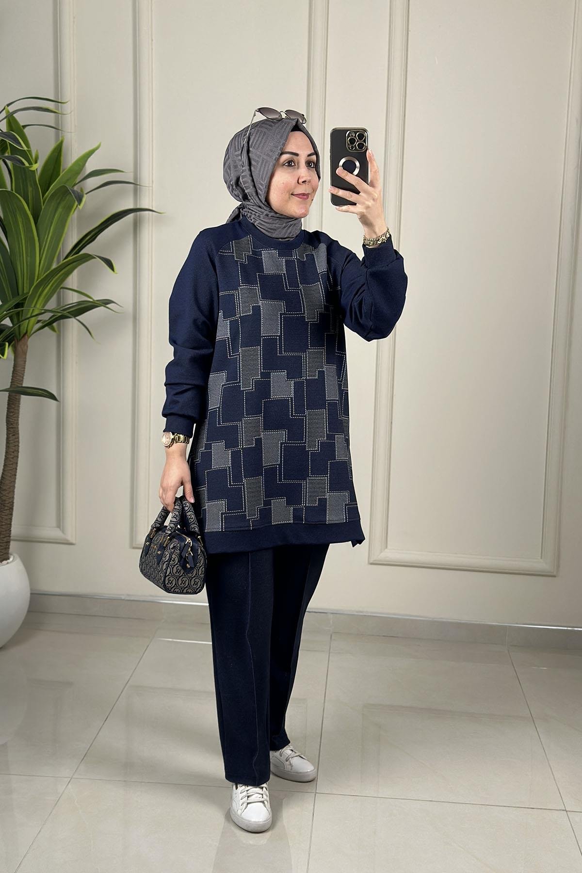 Tesettür Pantolonlu TakımReglan Kol Önü ve Arkası Desenli Tunik ve Pantolon Kadın İkili Takım Lacivert MP 2662