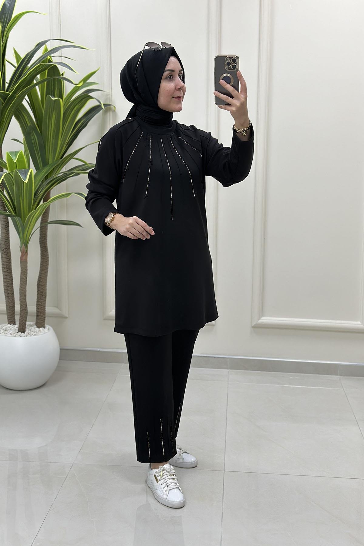 Tesettür Pantolonlu TakımReglan Kol Tunik ve Pantolon Taş Detaylı Kadın İkili Takım Siyah VOL 1606