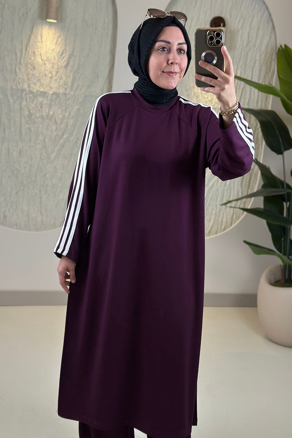Tesettür Pantolonlu TakımŞerit Detaylı Yan Yırtmaçlı Tunik ve Pantolon Kadın İkili Takım Mürdüm HTN 161