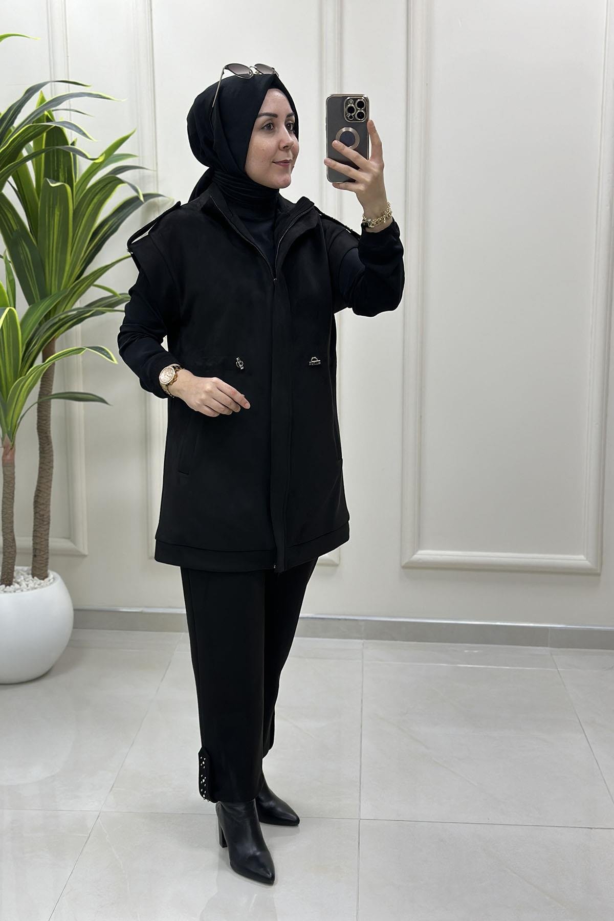 Tesettür Pantolonlu TakımSüet Omuz Taş Detaylı Yelek ve Pantolon Kadın İkili Takım Siyah BRL 7208