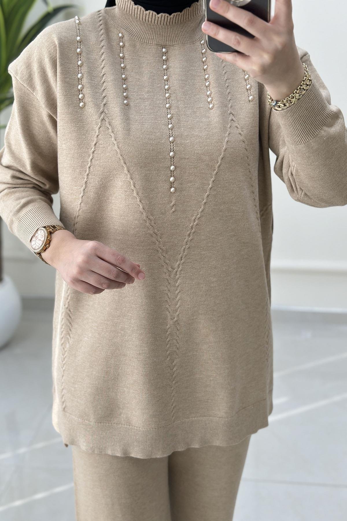 Tesettür Pantolonlu TakımTriko Düşük Omuz İnci Detaylı Tunik ve Pantolon Kadın İkili Takım Bej SFF 5137