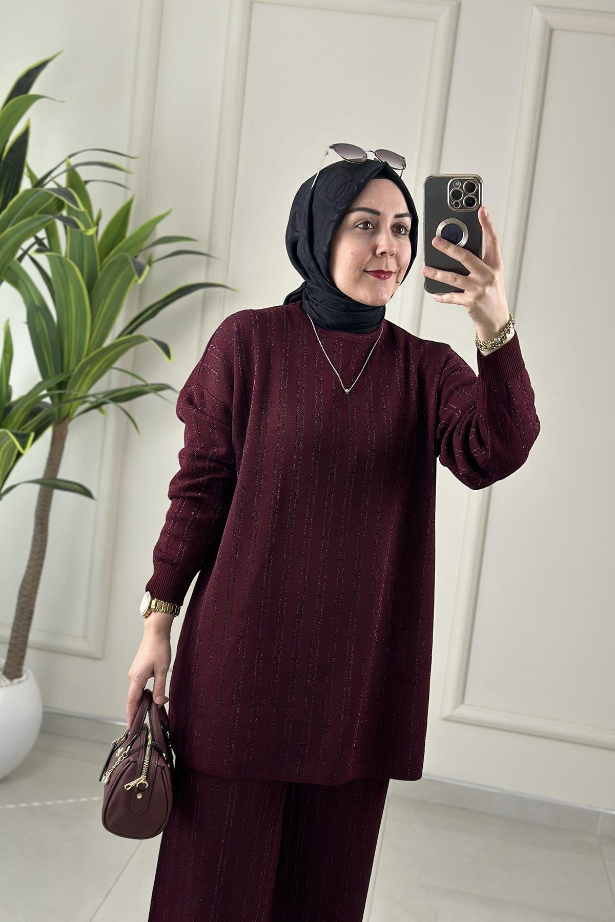 Tesettür Pantolonlu TakımTriko Kendinden Simli Düşük Omuz Tunik ve Pantolon Kadın İkili Takım Bordo SRY 6110