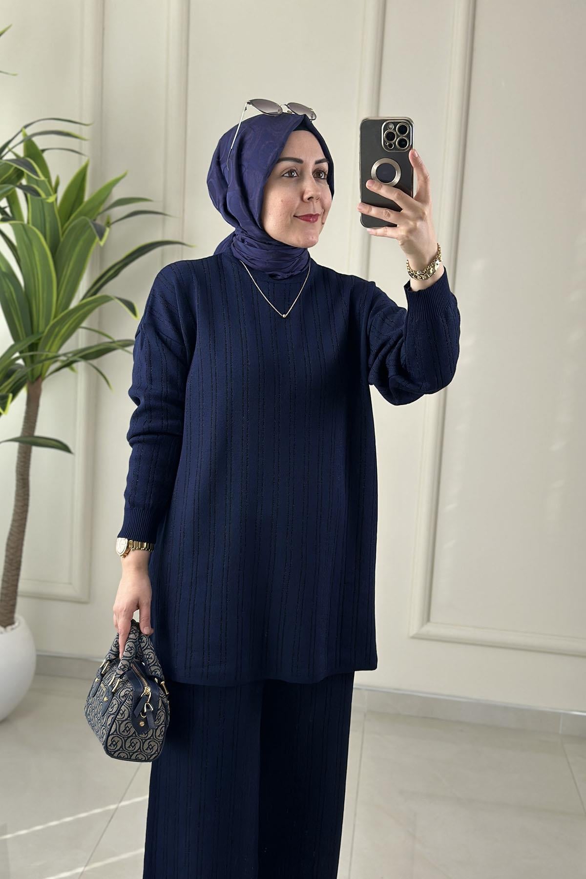 Tesettür Pantolonlu TakımTriko Kendinden Simli Düşük Omuz Tunik ve Pantolon Kadın İkili Takım Lacivert SRY 6110