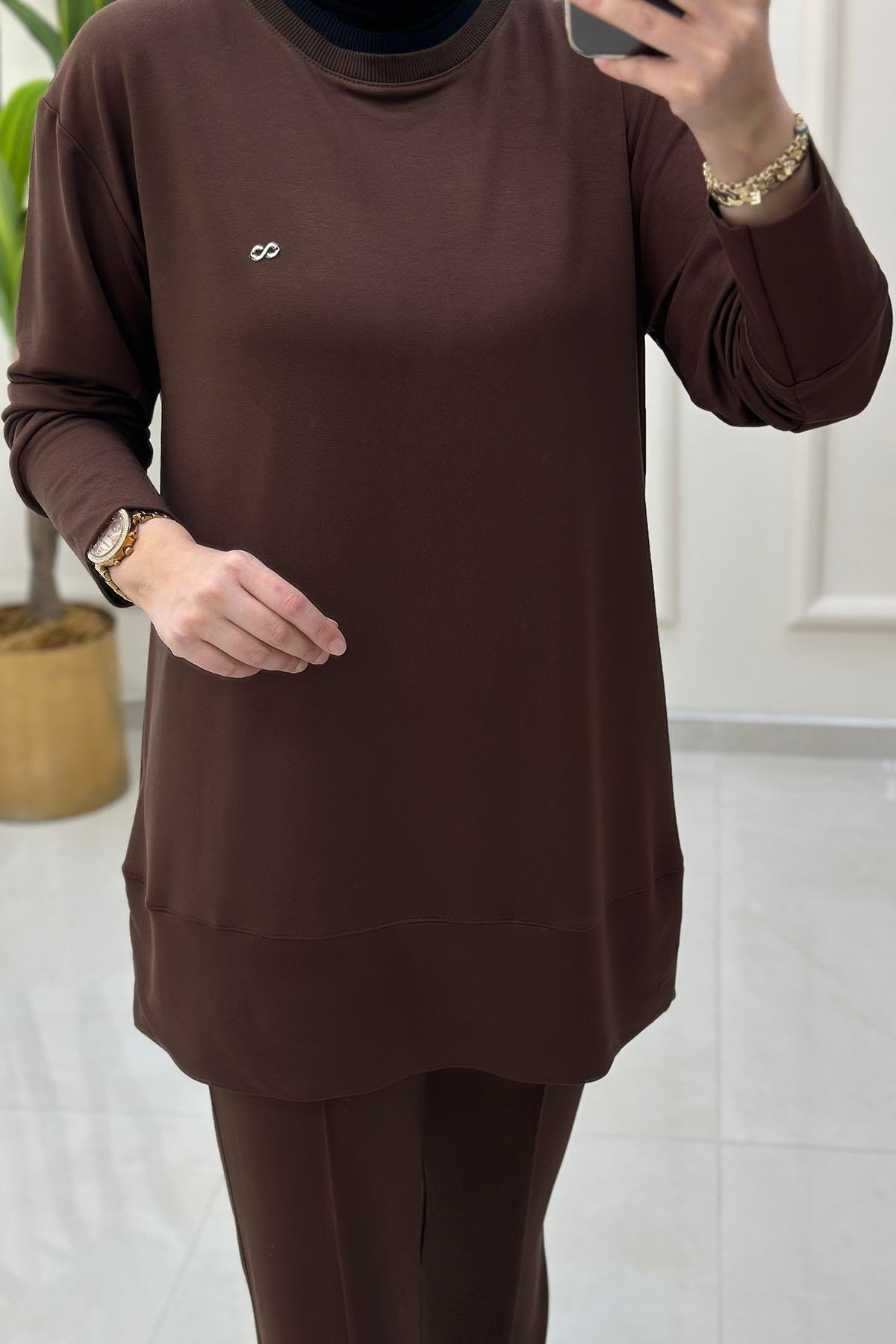 Tesettür Pantolonlu TakımYaka Ribanalı Tunik ve Önü Çimalı Pantolon Kadın İkili Takım Kahverengi KADO 257272