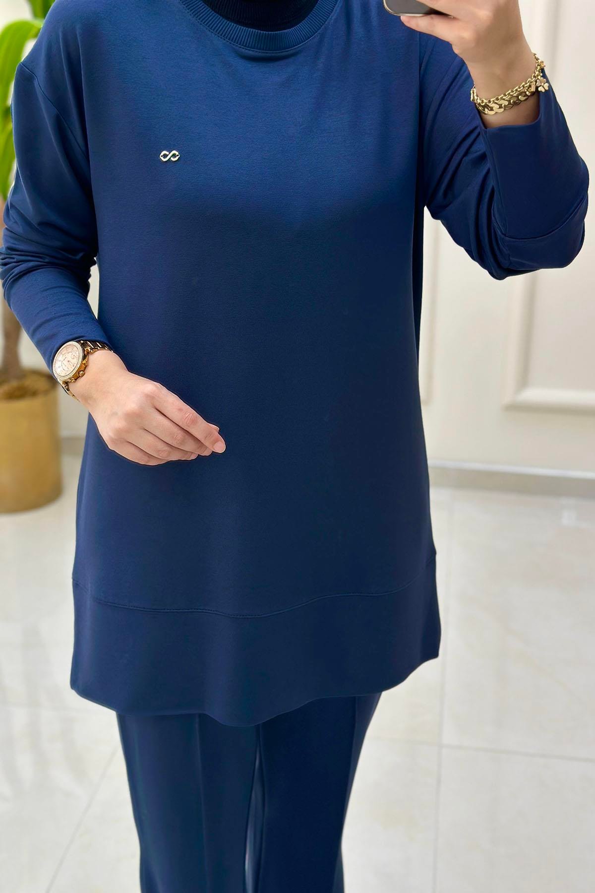 Tesettür Pantolonlu TakımYaka Ribanalı Tunik ve Önü Çimalı Pantolon Kadın İkili Takım Lacivert KADO 257272