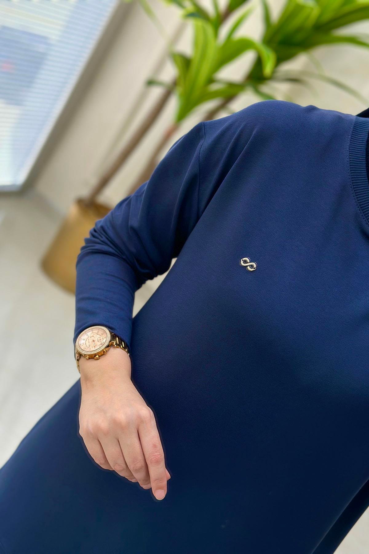 Tesettür Pantolonlu TakımYaka Ribanalı Tunik ve Önü Çimalı Pantolon Kadın İkili Takım Lacivert KADO 257272