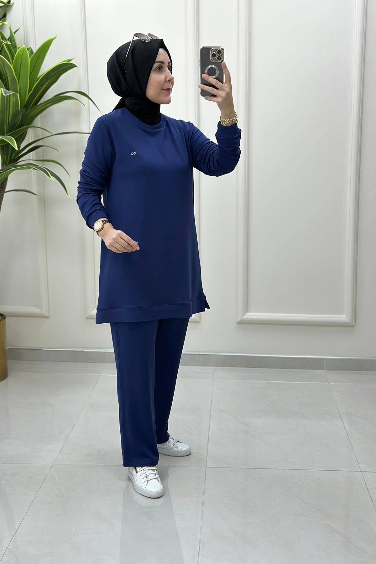 Tesettür Pantolonlu TakımYaka ve Kol Ribanalı Tunik ve Pantolon Kadın İkili Takım Lacivert KADO 257796
