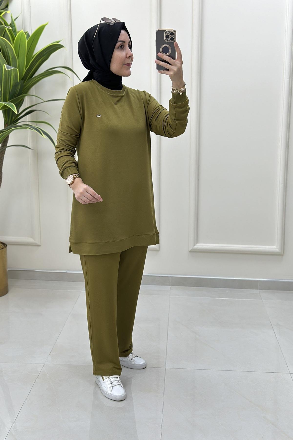 Tesettür Pantolonlu TakımYaka ve Kol Ribanalı Tunik ve Pantolon Kadın İkili Takım Yağ Yeşili KADO 257796