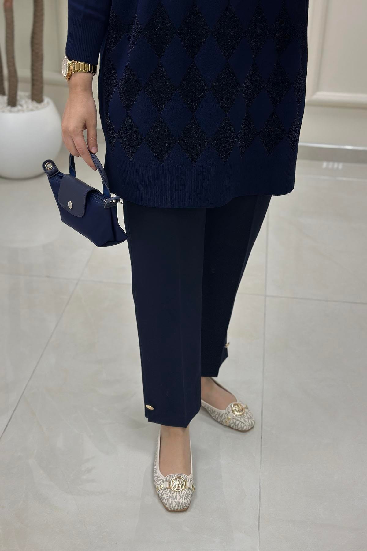 Tesettür PantolonOzan Aydın Paça Düğme Detaylı Kadın Dar Paça Pantolon Lacivert OZN 5023