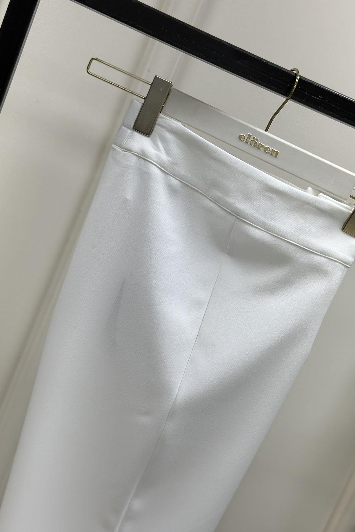 Tesettür PantolonPaça Düğme Detaylı Kadın Havuç Pantolon Beyaz MLH 8127