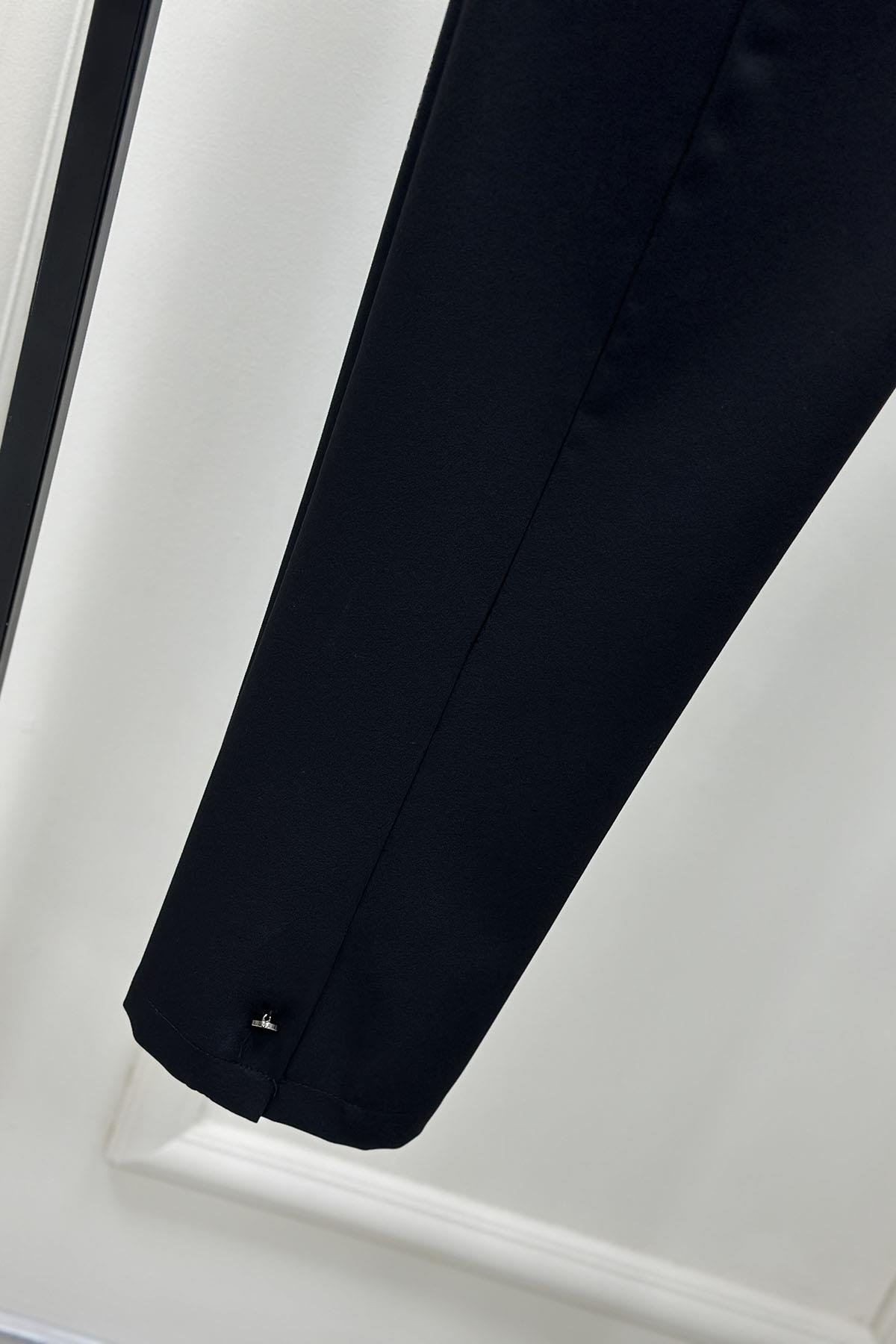 Tesettür PantolonPaça Düğme Detaylı Kadın Havuç Pantolon Siyah MLH 8127