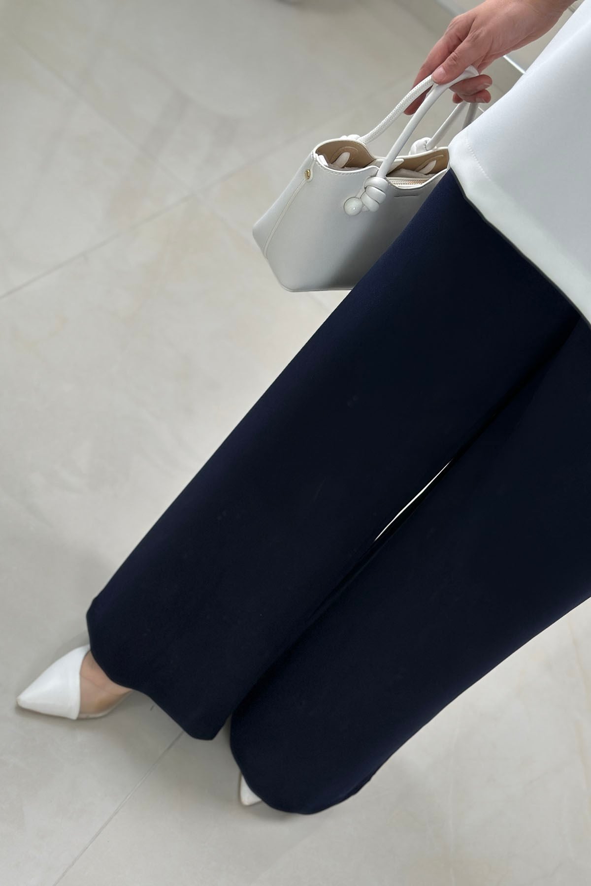 Tesettür PantolonScuba Krep Beli Lastikli Bol Paça Kadın Pantolon Lacivert MLH 6000