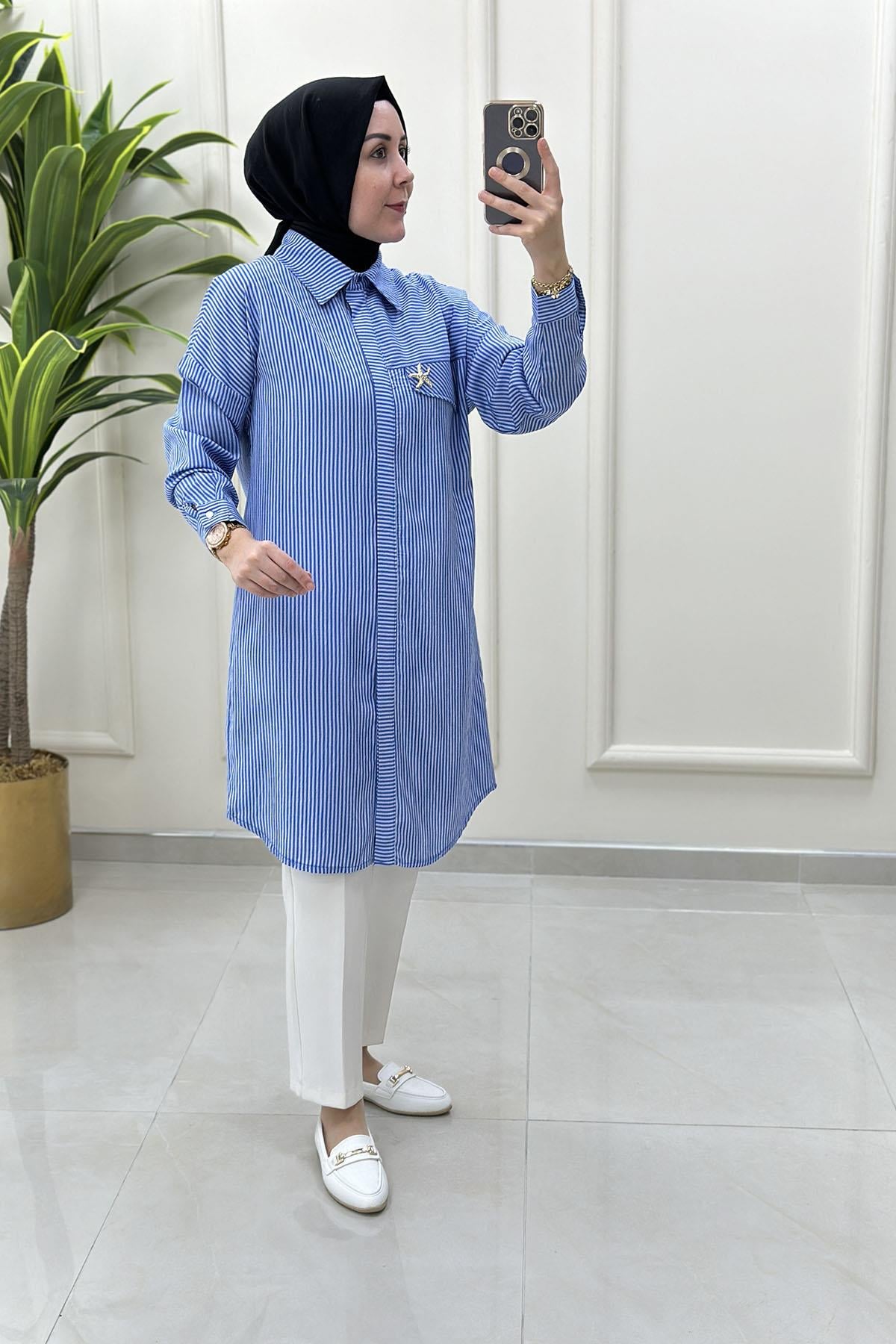 Tesettür Tunik GömlekÇizgi Desen Kapak Cep Broş Detaylı Kadın Gömlek Tunik Mavi KADO 5102