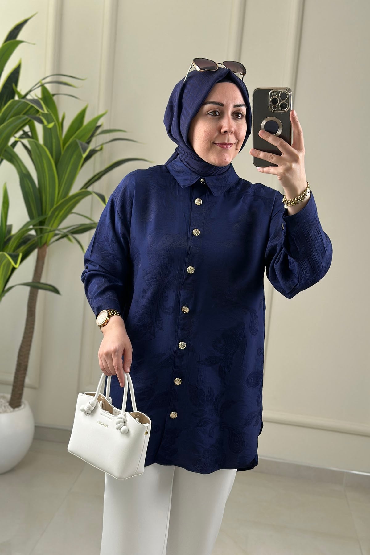Tesettür Tunik GömlekDüşük Omuz Kendinden Desenli Kadın Tunik Lacivert GNR 252
