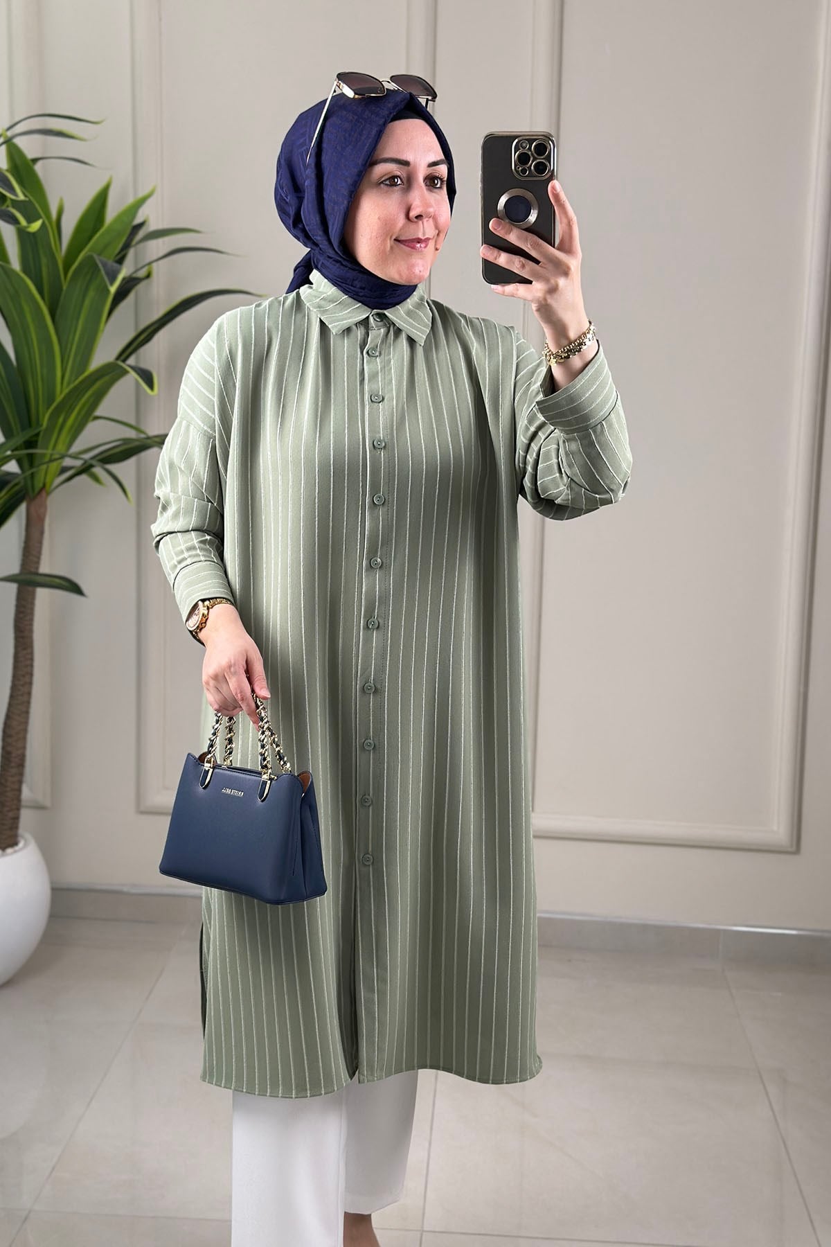 Tesettür Tunik GömlekDüşük Omuz Kendinden Çizgili Önü Düğmeli Kadın Tunik Yeşil EYL 1678