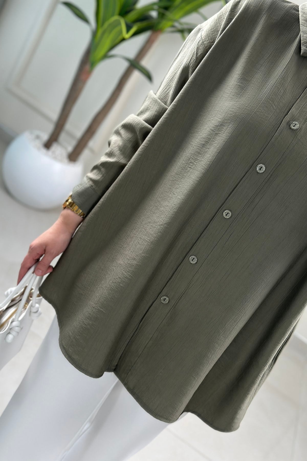 Tesettür Tunik GömlekDüşük Omuz Önü Düğmeli Oversize Kadın Tunik Haki KADO 262244