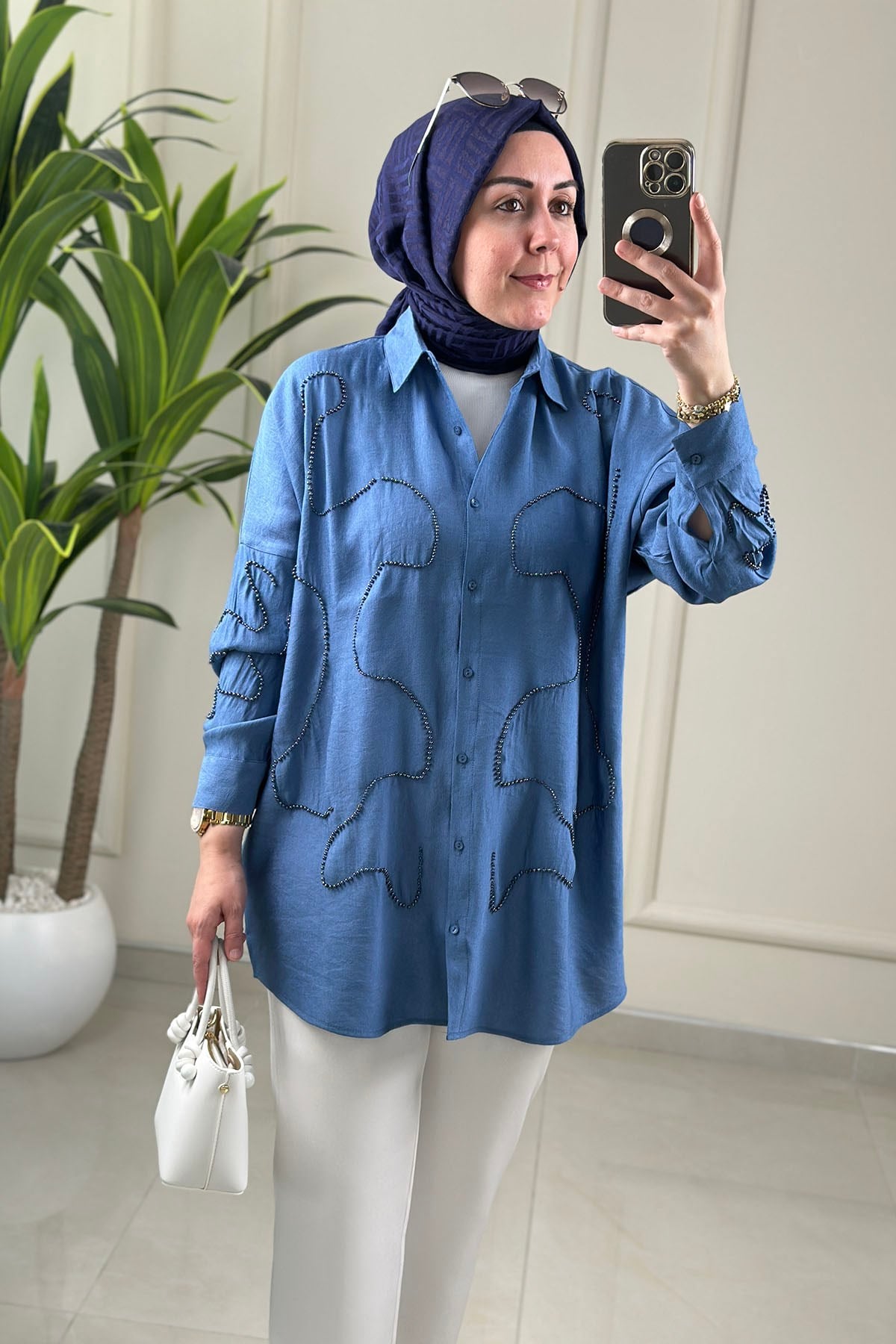 Tesettür Tunik GömlekDüşük Omuz Önü Düğmeli Boncuk İşlemeli Kadın Tunik Mavi SLN 5401