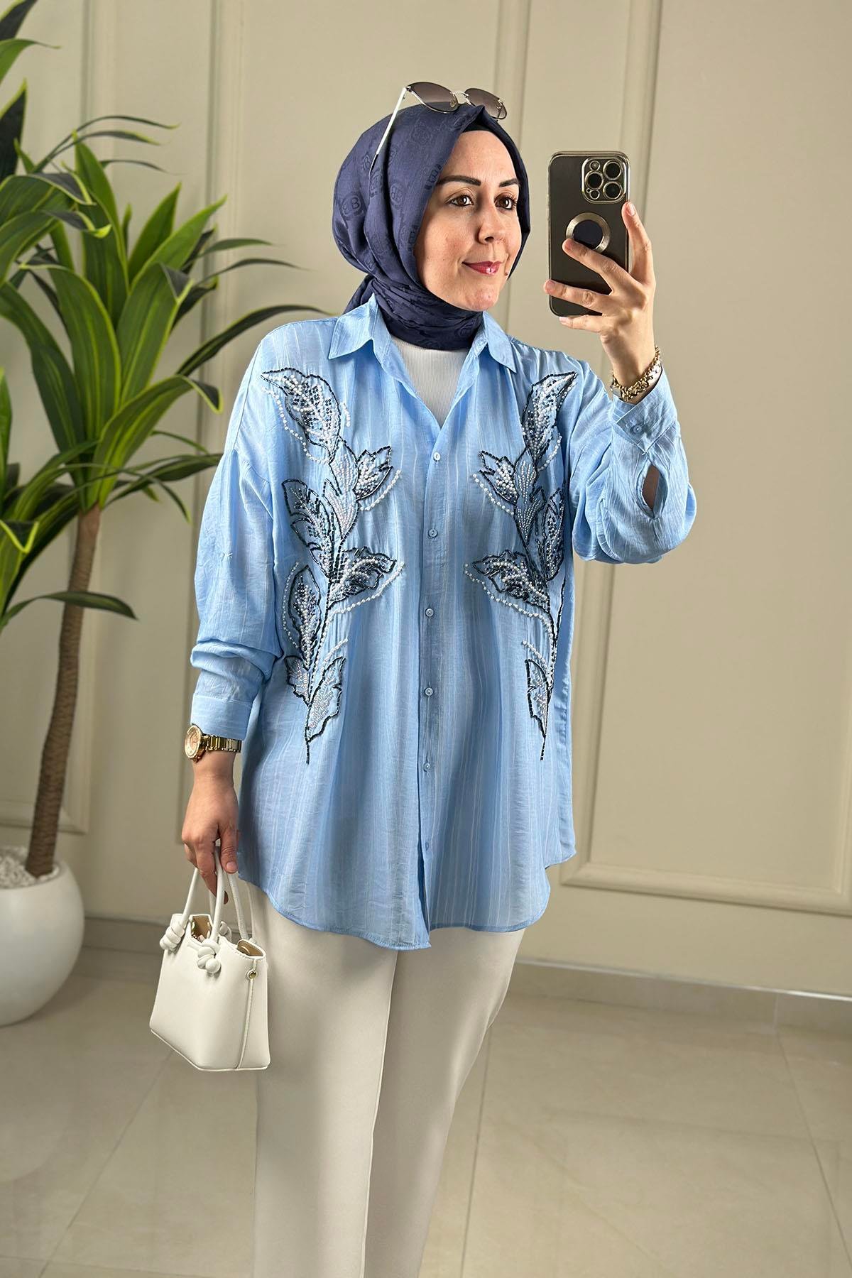 Tesettür Tunik GömlekDüşük Omuz Önü Düğmeli Boncuk İşlemeli Kadın Tunik Mavi SLN 5191
