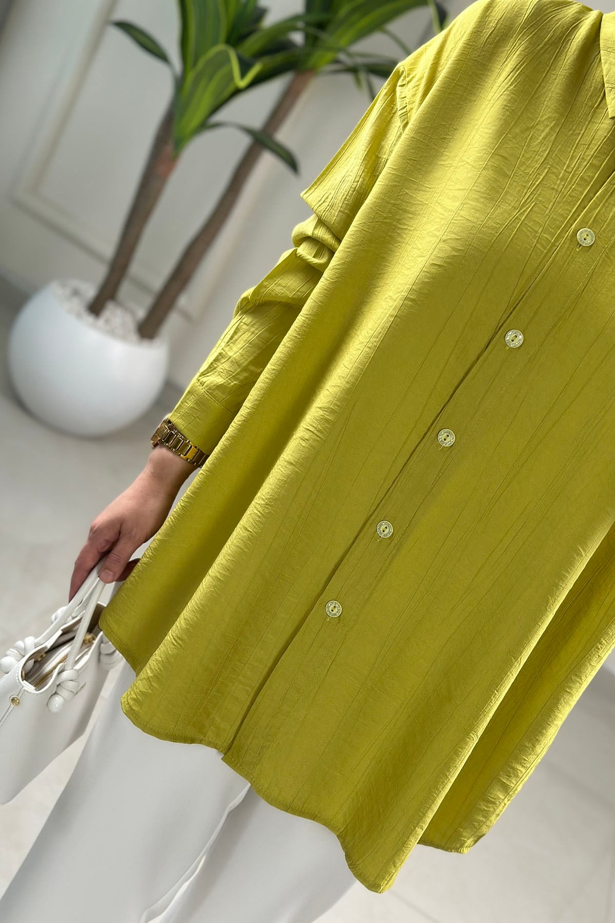 Tesettür Tunik GömlekDüşük Omuz Önü Düğmeli Oversize Kadın Tunik Asit Yeşili KADO 262244