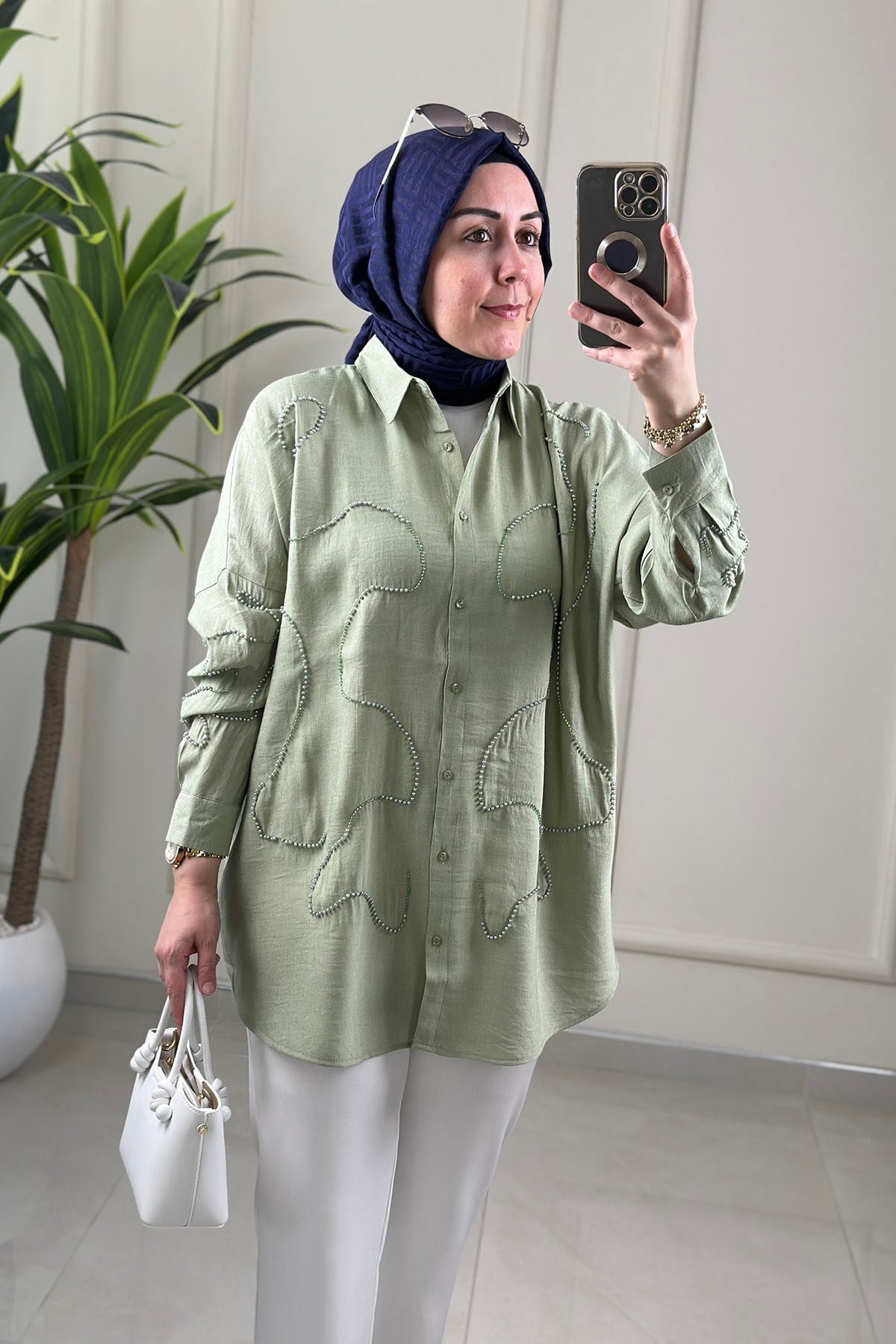 Tesettür Tunik GömlekDüşük Omuz Önü Düğmeli Boncuk İşlemeli Kadın Tunik Yeşil SLN 5401