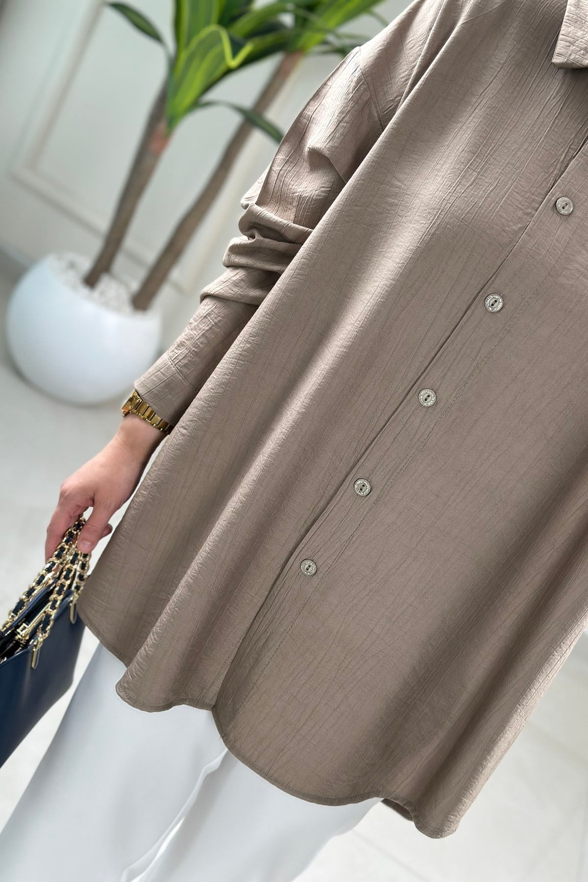 Tesettür Tunik GömlekDüşük Omuz Önü Düğmeli Oversize Kadın Tunik Açık Vizon KADO 262244