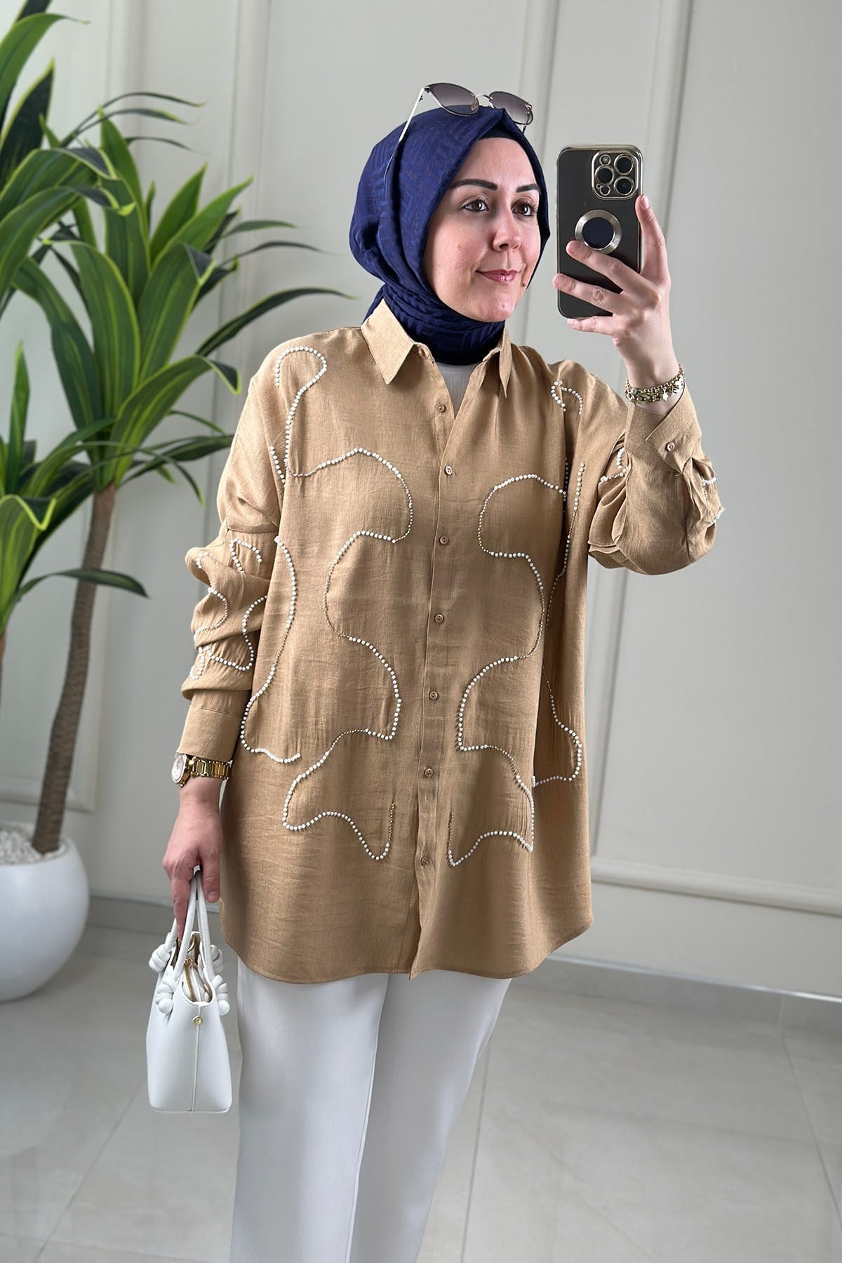 Tesettür Tunik GömlekDüşük Omuz Önü Düğmeli Boncuk İşlemeli Kadın Tunik Camel SLN 5401